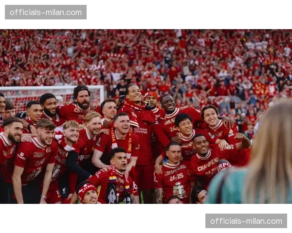 英超争五悬念提前终结 利物浦维拉曼联三队竞逐